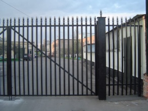 Сварные заборы с бетонированием столбов 12 метров фото в Ржавках