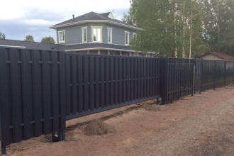 Забор из евроштакетника с бетонированием столбов 80 метров фото в Ржавках